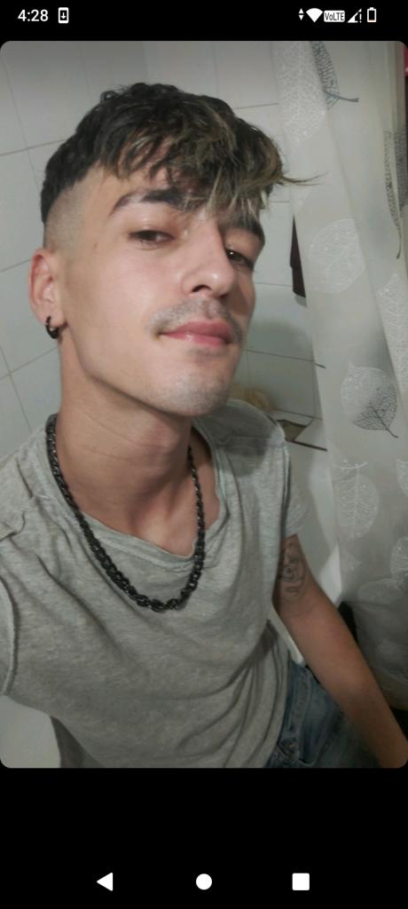 Chico busca chica en Sevilla: 