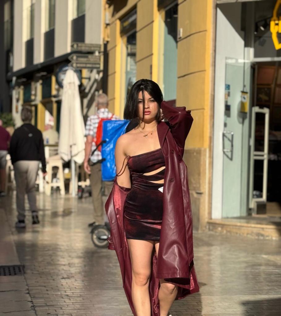 692073674: Chica busca chico en Sevilla