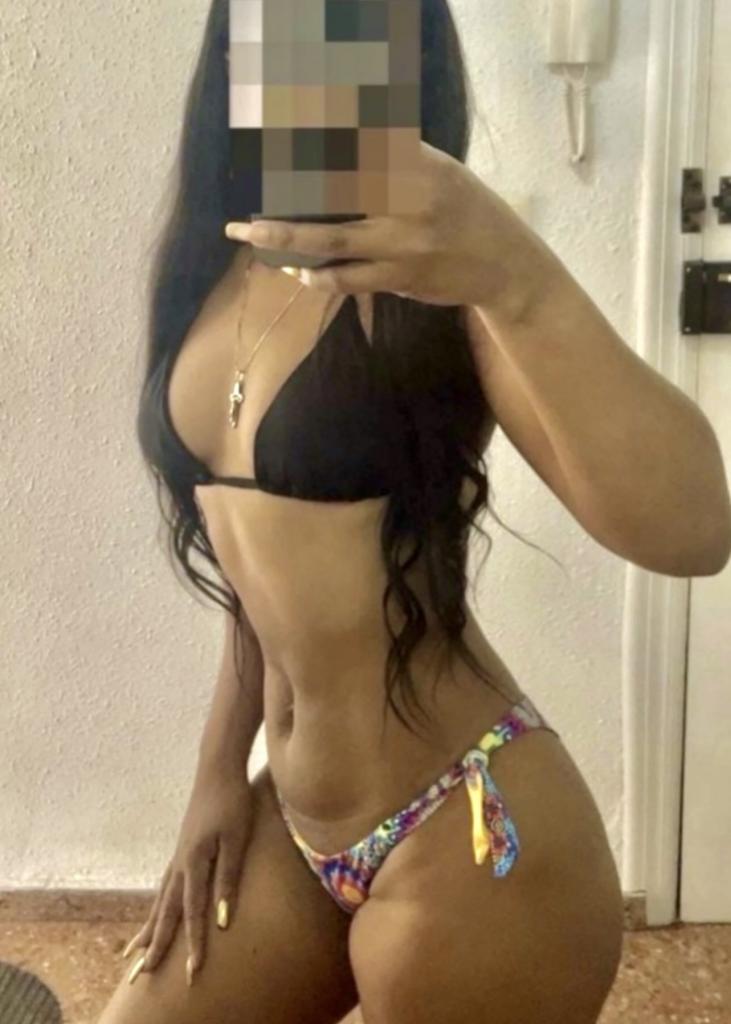 670502467: Chica busca chico en Sevilla