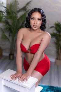 663138705: Chica busca chico en Barcelona