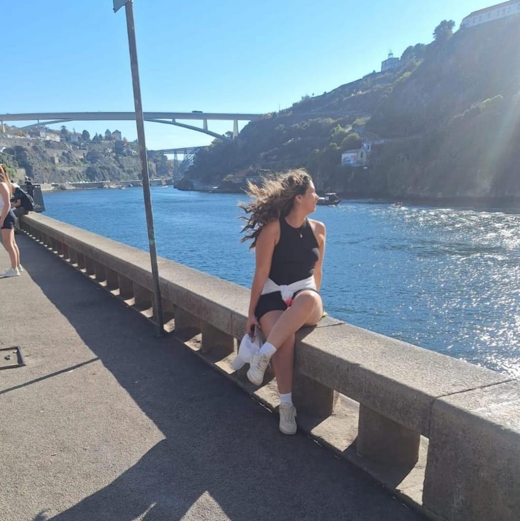 613698373: Chica busca chico en Lérida