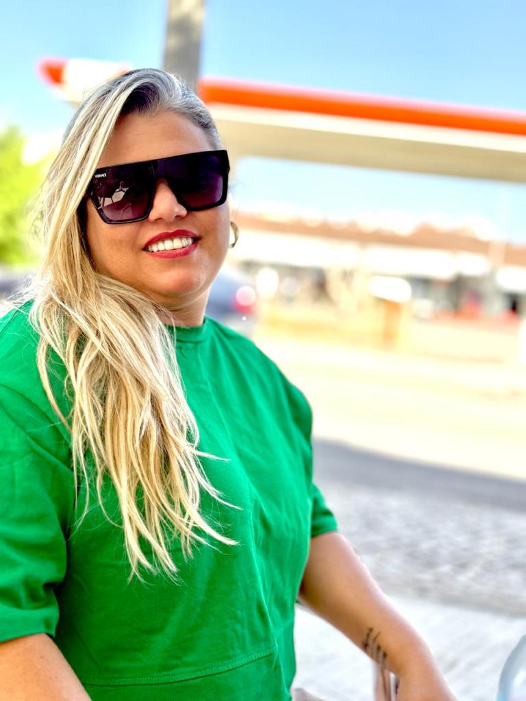 641937403: Chica busca chico en Pontevedra