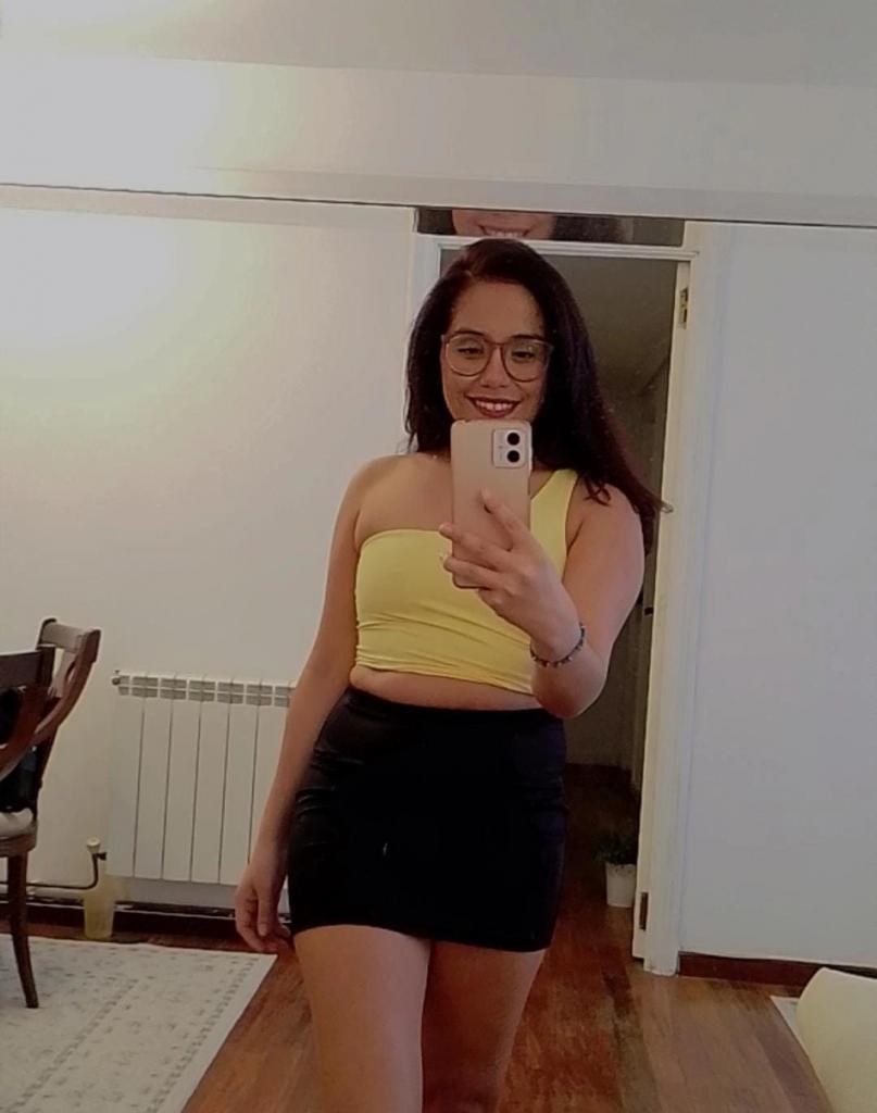 697734316: Chica busca chico en Sevilla