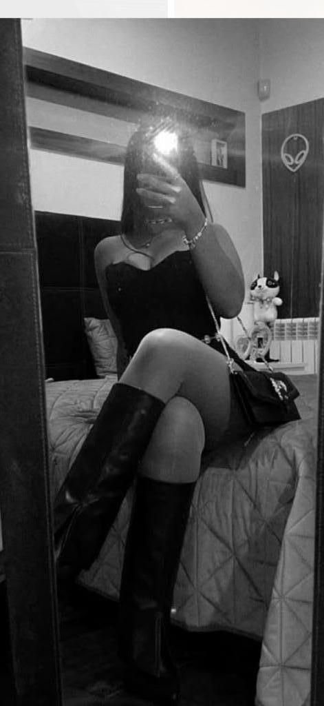 613264921: Chica busca chico en Málaga