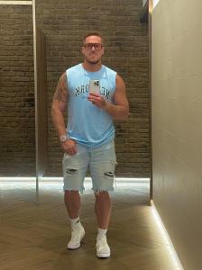 Chico busca chica en Granada: 