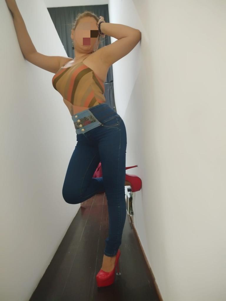 611240839: Chica busca chico en Madrid