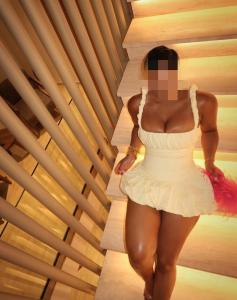 685796437: Chica busca chico en Madrid