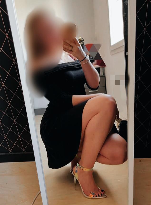 643272294: Chica busca chico en Sevilla