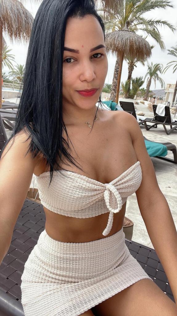 613704792: Chica busca chico en Cantabria