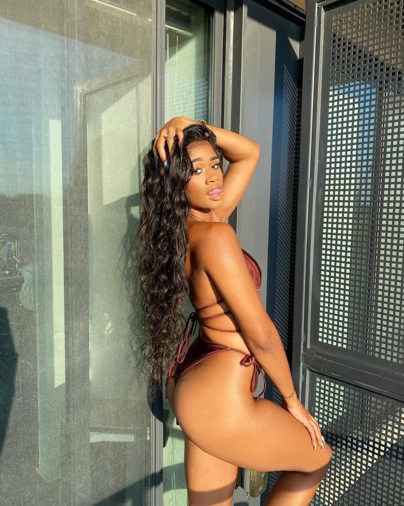 613656418: Chica busca chico en Barcelona