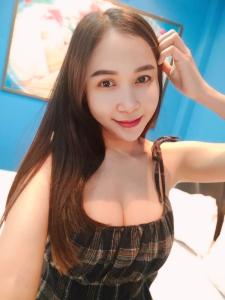 658699191: Chica busca chico en Barcelona