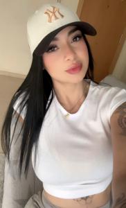 610748636: Chica busca chico en Barcelona