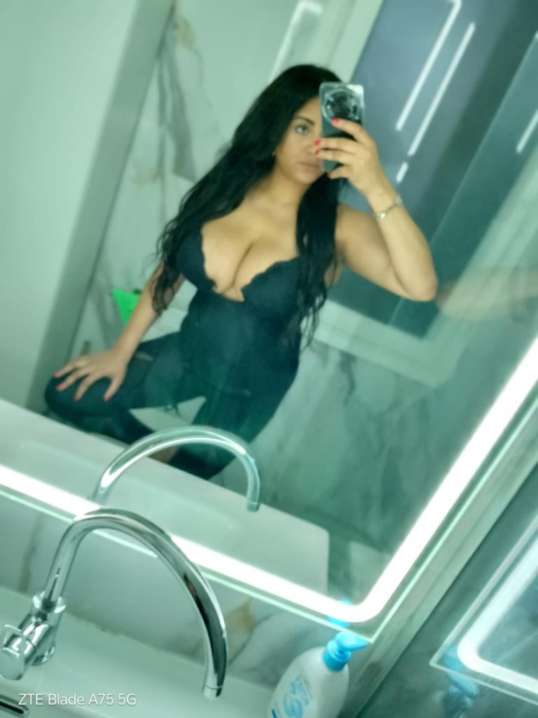 610811430: Chica busca chico en Madrid