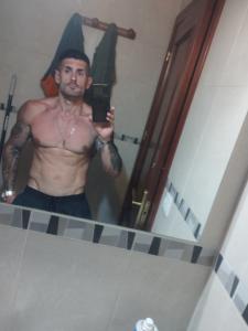 Chico busca chica en Sevilla: 