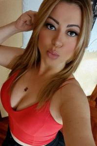 645944071: Chica busca chico en La Coruña