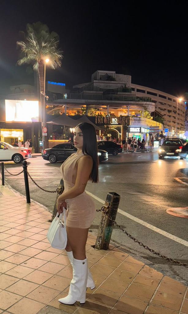 677425513: Chica busca chico en Málaga