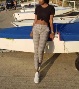 614911245: Chica busca chico en Barcelona