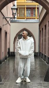 610924347: Chico busca chica en Madrid