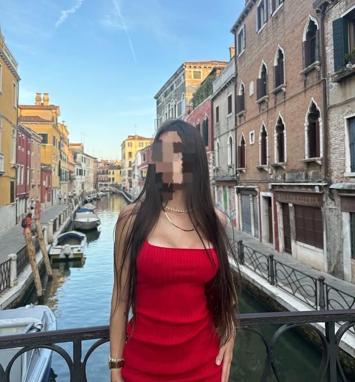 631908364: Chica busca chico en Barcelona