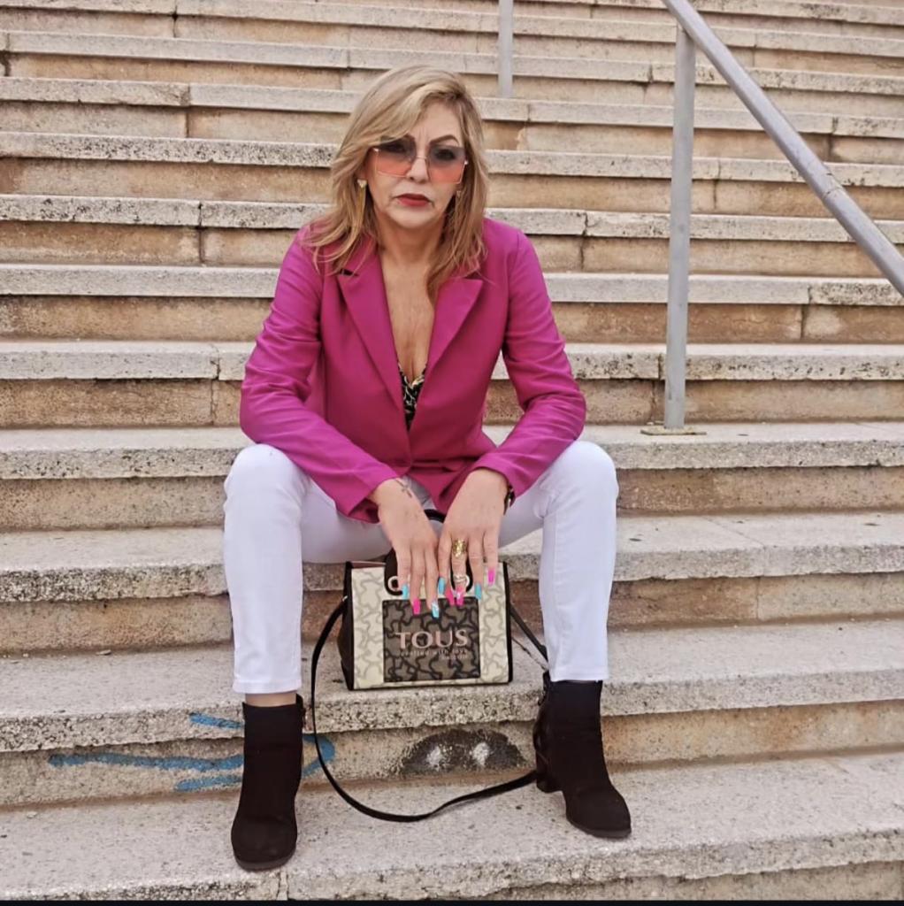 602670111: Chica busca chico en Barcelona