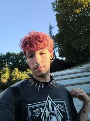 695577900: Chico busca chica en Madrid