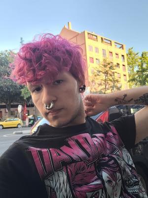 695577900: Chico busca chica en Madrid