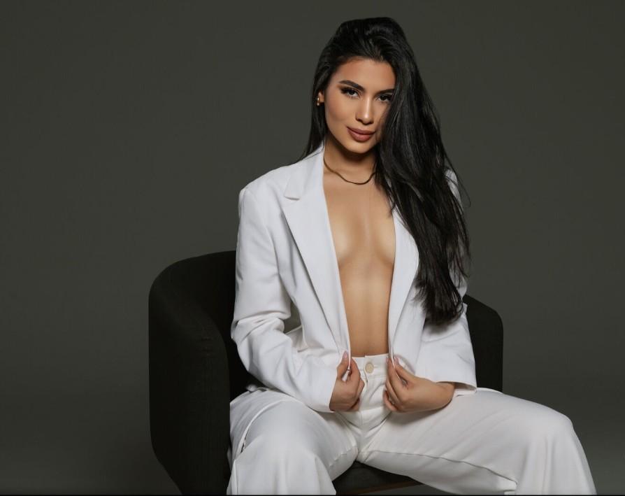 Chica busca chico en Ibiza: 