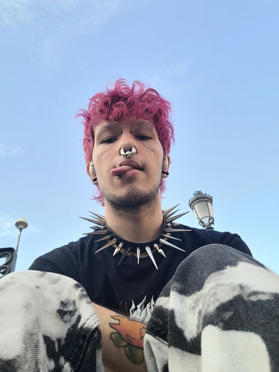 695577900: Chico busca chica en Madrid