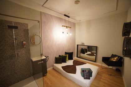 667582307: Chica busca chico en Madrid