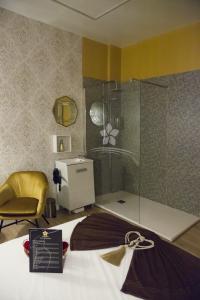 667582307: Chica busca chico en Madrid