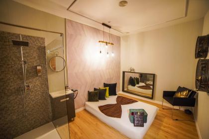 667582307: Chica busca chico en Madrid