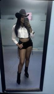 687658076: Chica busca chico en Sevilla