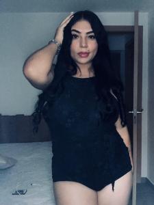 664705480: Chica busca chico en Sevilla