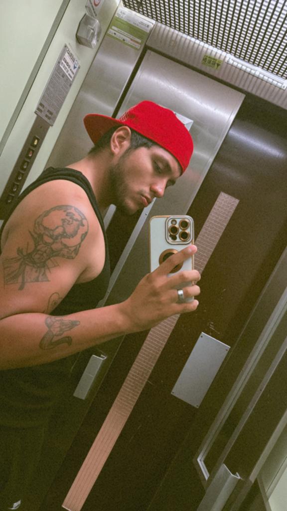 654429515: Chico busca chica en Barcelona