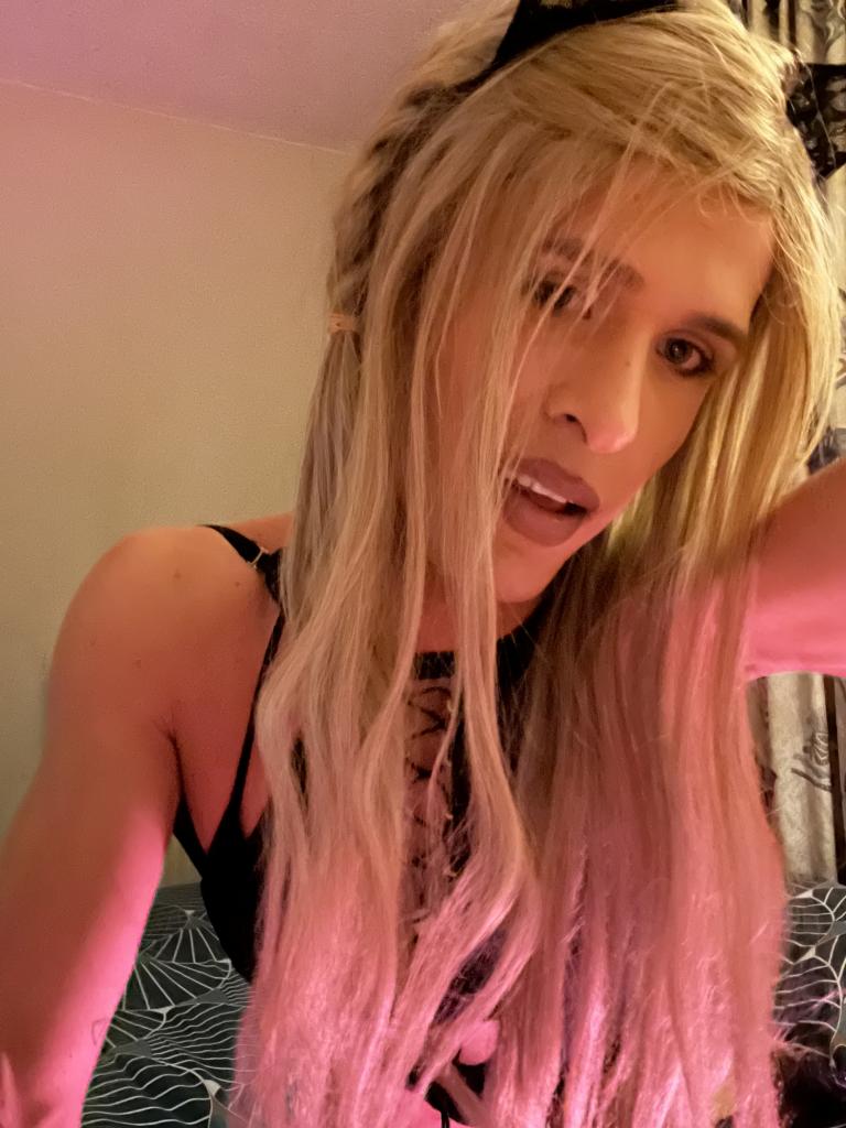 631995782: Transexual en Granada