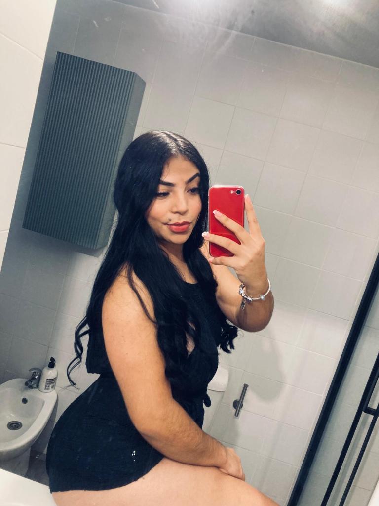 664705480: Chica busca chico en Sevilla