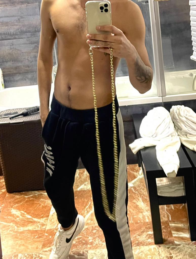 Chico busca chica en Sevilla: 