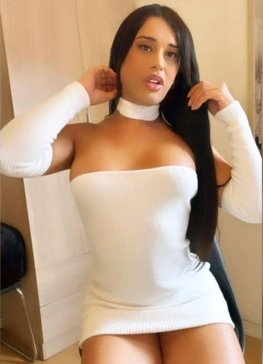 643183440: Chica busca chico en Barcelona