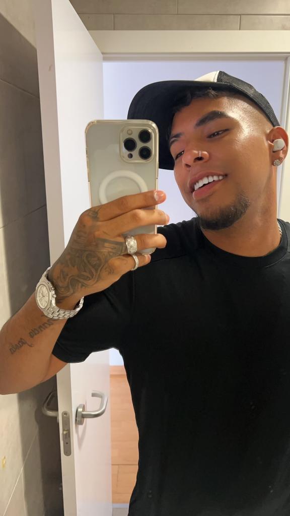 Chico busca chica en Sevilla: 