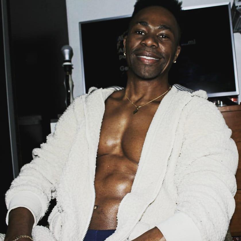 642438849: Chico busca chica en Valencia