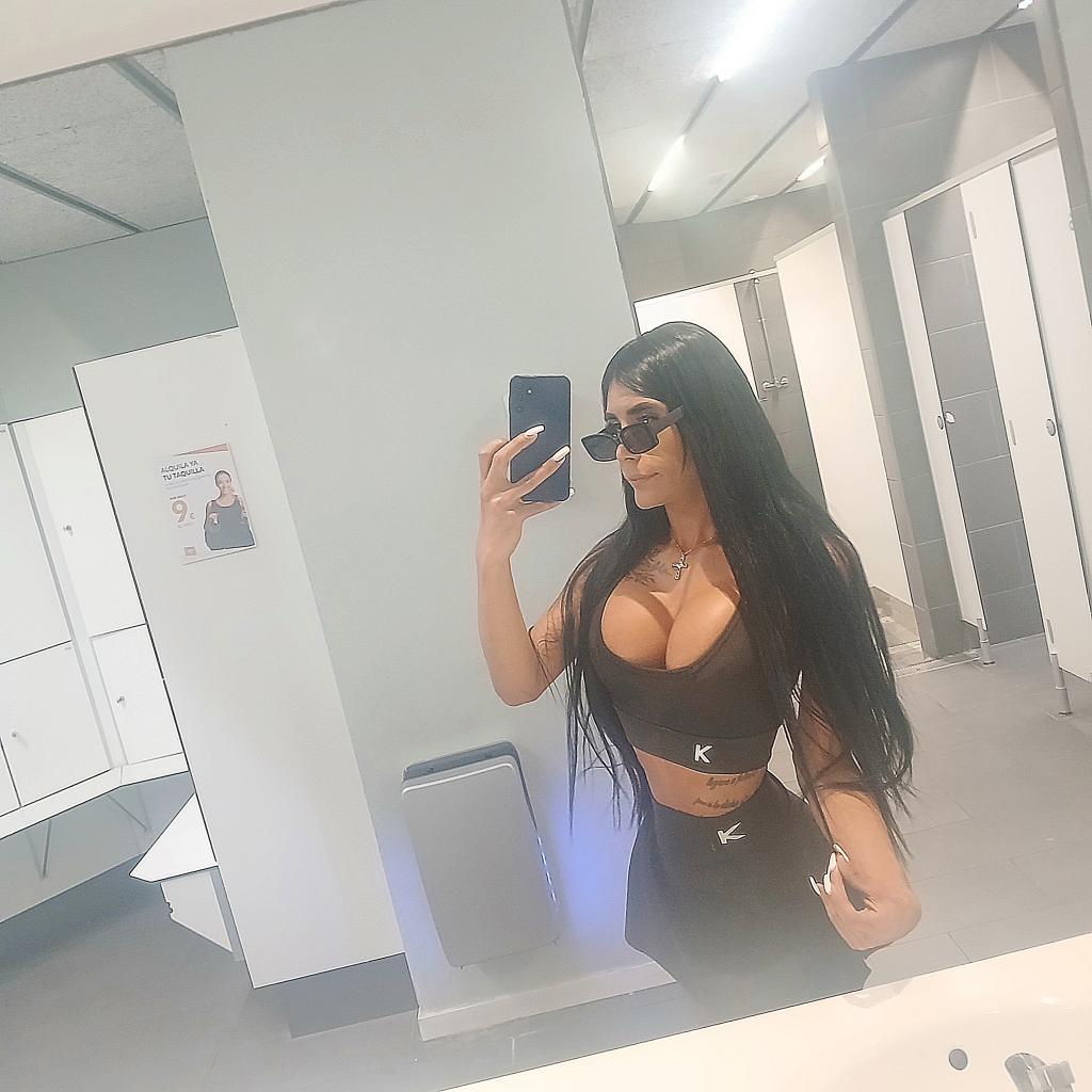 613383760: Transexual en La Coruña