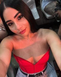614008316: Chica busca chico en Barcelona