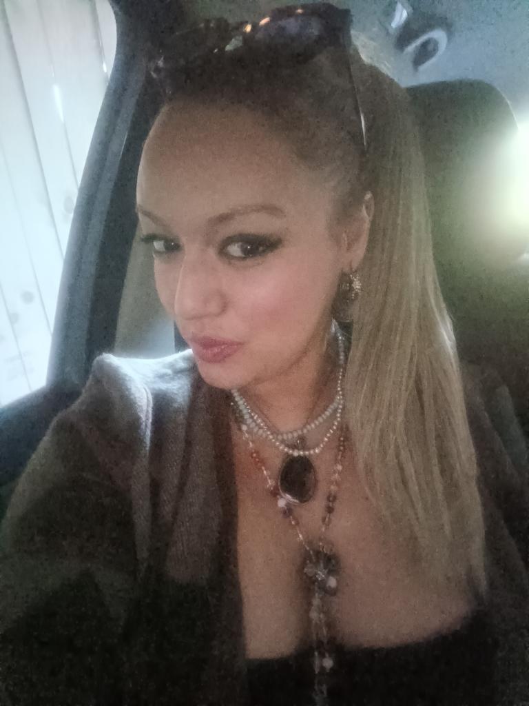 613958151: Chica busca chico en La Coruña