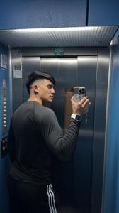 Chico busca chica en Sevilla: 