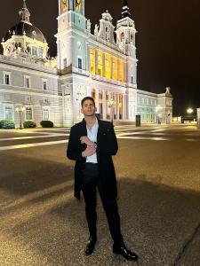 689773392: Chico busca chica en Barcelona