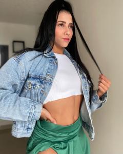 610852421: Chica busca chico en Ibiza