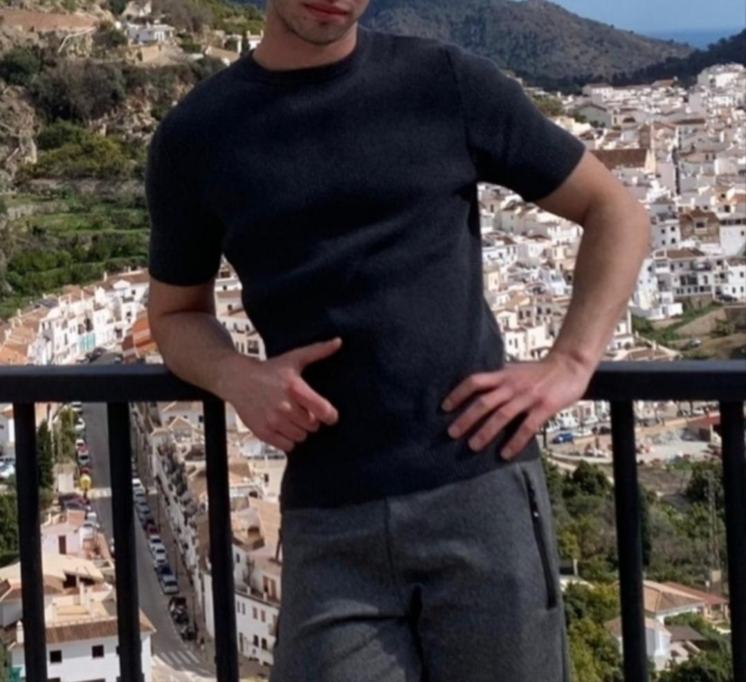 Chico busca chica en Granada: 