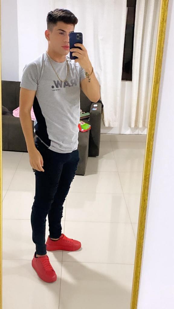 603954131: Chico busca chica en Sevilla