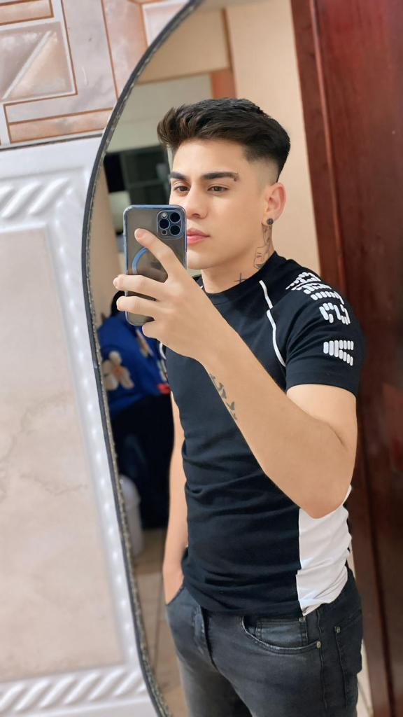 Chico busca chica en Sevilla: 