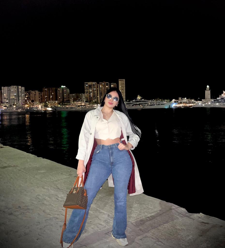 617449607: Chica busca chico en Málaga